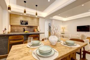 Stylish Terrace House with Heated Pool, Old Town Estepona