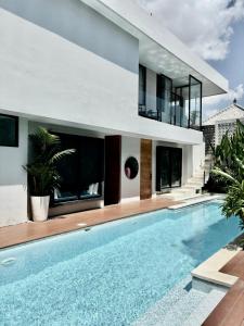Luxury 5BR Villa - Walk to Pererenan Beach