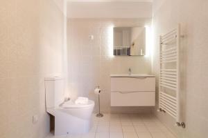 Brand New 4BR w 200yrs of history in Central Porto by LovelyStay