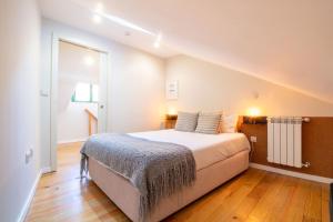 4BR w 200yrs of history in Porto by LovelyStay