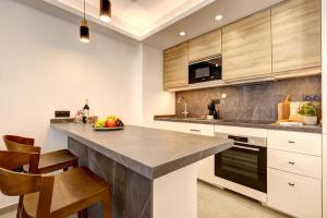 Stylish Terrace House with Heated Pool, Old Town Estepona