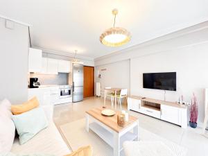 Bright Modern Retreat 1BR Alimos by the Sea