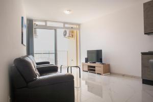 Modern 3-Bedroom Apartment with Balcony & AC, Xewkija Gozo
