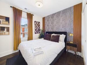 The Boho House Two Private Suites Parking