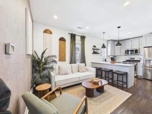 The Boho House Two Private Suites Parking
