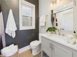 The Boho House Two Private Suites Parking