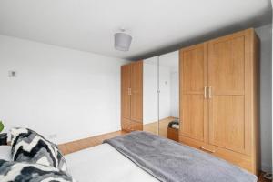 Hanger Lane & Ealing Hububb Stay