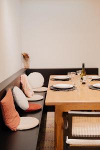 Au 26 Pas de la place - centre historique - dog friendly