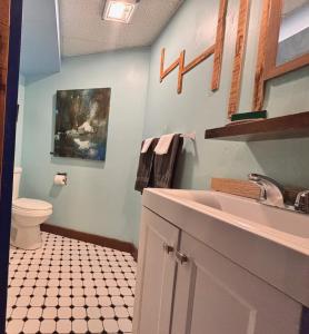 Quirky, bright, spacious room in beautiful Gloucester