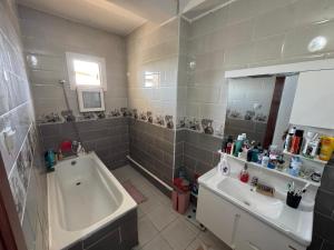 Equipped apartment with elevator, sea view