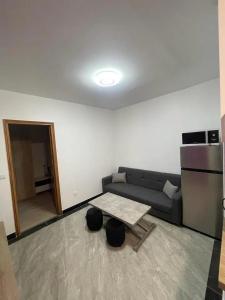 Easy access to Paris 2 bright rooms