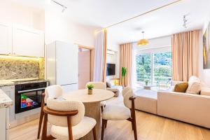 Dhermis Icon Big 1BR Apt 6