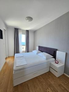 Luxury Apartment "Ema" with sea view & parking
