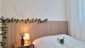 50 OFF, air conditioner, 6 minutes from Hongik Uni Sta, airport bus, cleaning fee 0, ELV, parking, blackout curtains, washing machine, dryer