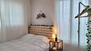 50 OFF, air conditioner, 6 minutes from Hongik Uni Sta, airport bus, cleaning fee 0, ELV, parking, blackout curtains, washing machine, dryer