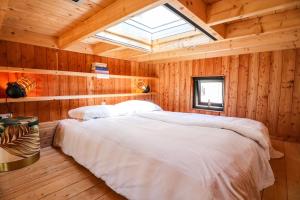 Tiny House of Happiness - shared hot tub
