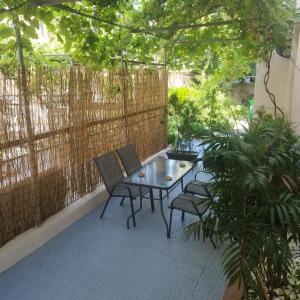 Bloom in the City- Cozy Apartment with Private Garden