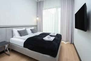 Nad Zatoką Apartament Premium 114 by Warmia4rent, z widokiem na jezioro