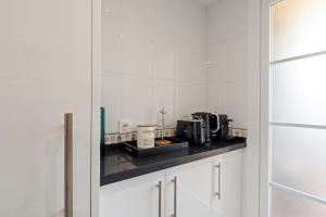 High-End 2 Bedroom Sea View Apartment in Puerto Banus