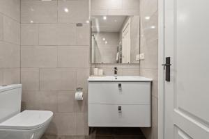 High-End 2 Bedroom Sea View Apartment in Puerto Banus
