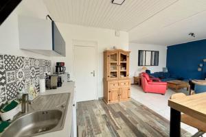 Charming home near beaches & center