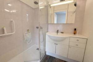 Charming home near beaches & center