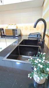 Molli Homes - Royale Modern 2BR Retreat in Mikocheni