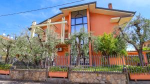 Luxury Italian Villa - with Gym, Garden