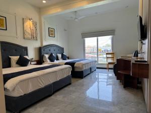 Hotel Roopalee Palace