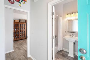 Marshall Blvd 2907 C - Ocean Spray at the Blue Horizon