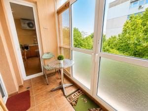 Sunny Apartment - Top Location & Free Parking