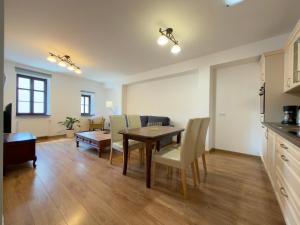 Jelenia Góra Spacious Apartment by BookingHost