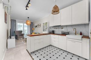 Mazowiecka Signature Design Apartment by BookingHost