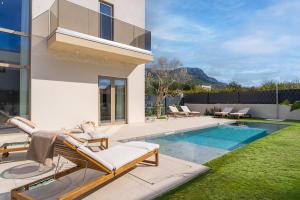 Villa Veluri with 4 bedrooms and heated pool