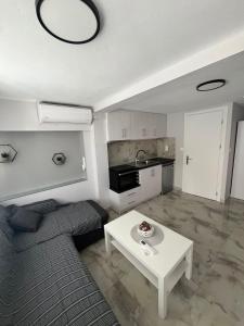 Ammos Pearl Studio