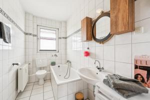 Livemore24 - Apartment 3 in Duisburg WLAN - Smart-TV - 24-7 Check-in und Küche
