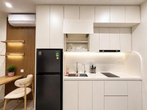 The apartment offers a panoramic view of the city