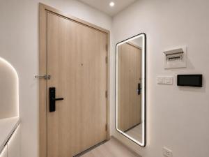 The apartment offers a panoramic view of the city