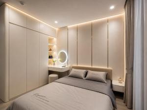 The apartment offers a panoramic view of the city