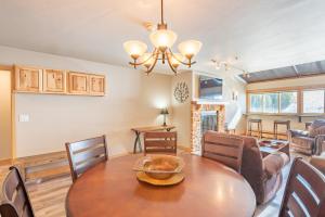 Mountain Plaza 706