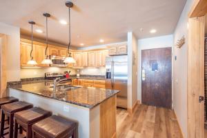 Mountain Plaza 706