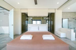 Hollywood Villa