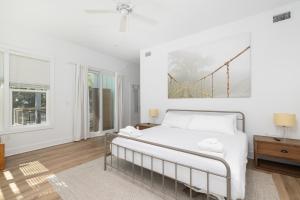 East Ashley Avenue 0919 - Follynesia