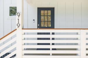 East Ashley Avenue 0919 - Follynesia