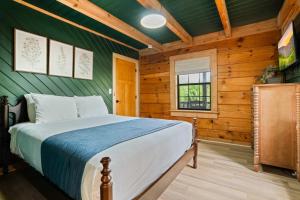 Pet-Friendly Cabin Near Dollywood Hot Tub Arcade