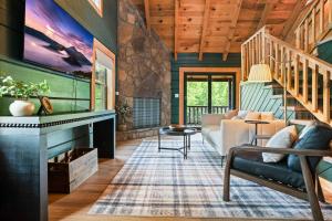 Pet-Friendly Cabin Near Dollywood Hot Tub Arcade