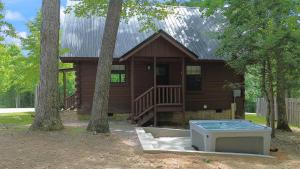 Pet-Friendly Cabin Near Dollywood Hot Tub Arcade