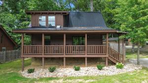 Pet-Friendly Cabin Near Dollywood Hot Tub Arcade