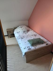 L oasis de Détente - le Cocon - gîte 4 personnes avec 1h d accès à la piscine privée et terrasse aménagée par nuit réservée - climatisation - à 2km de Pairi Daiza