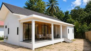 Maprao Tropical Home